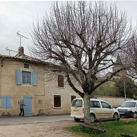 Verteuil-sur-CharenteAu Bord De La Riviere公寓 外观 照片