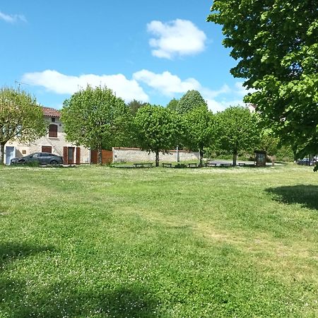 Verteuil-sur-CharenteAu Bord De La Riviere公寓 外观 照片