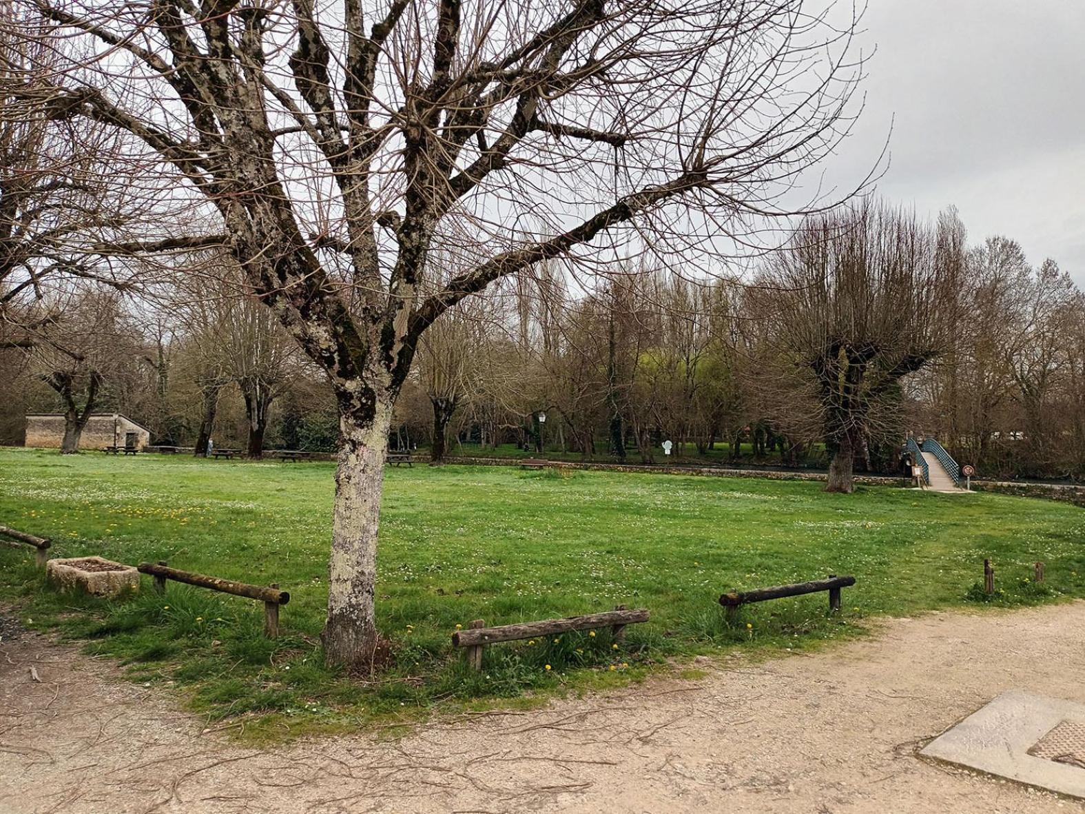 Verteuil-sur-CharenteAu Bord De La Riviere公寓 外观 照片
