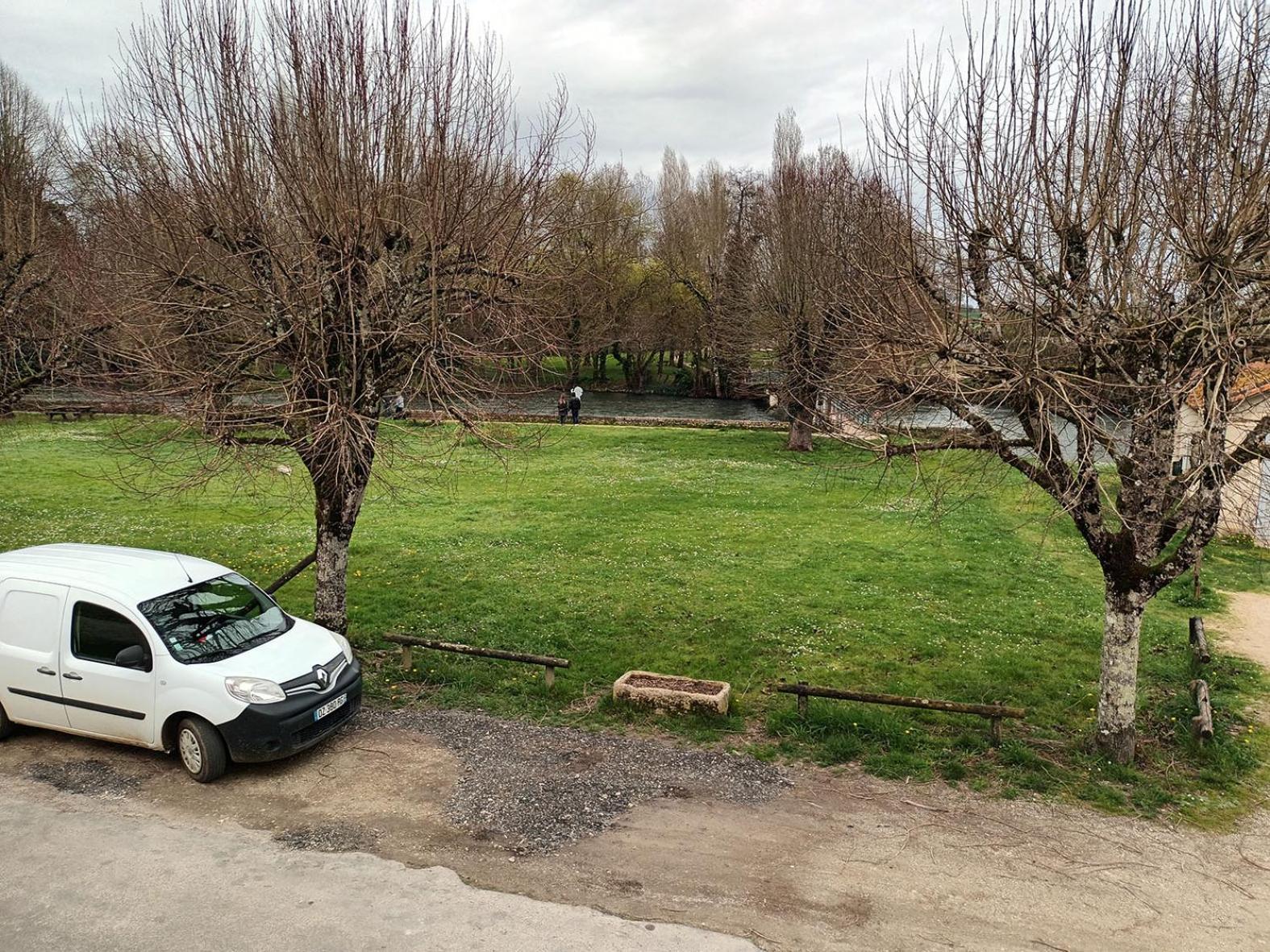 Verteuil-sur-CharenteAu Bord De La Riviere公寓 外观 照片