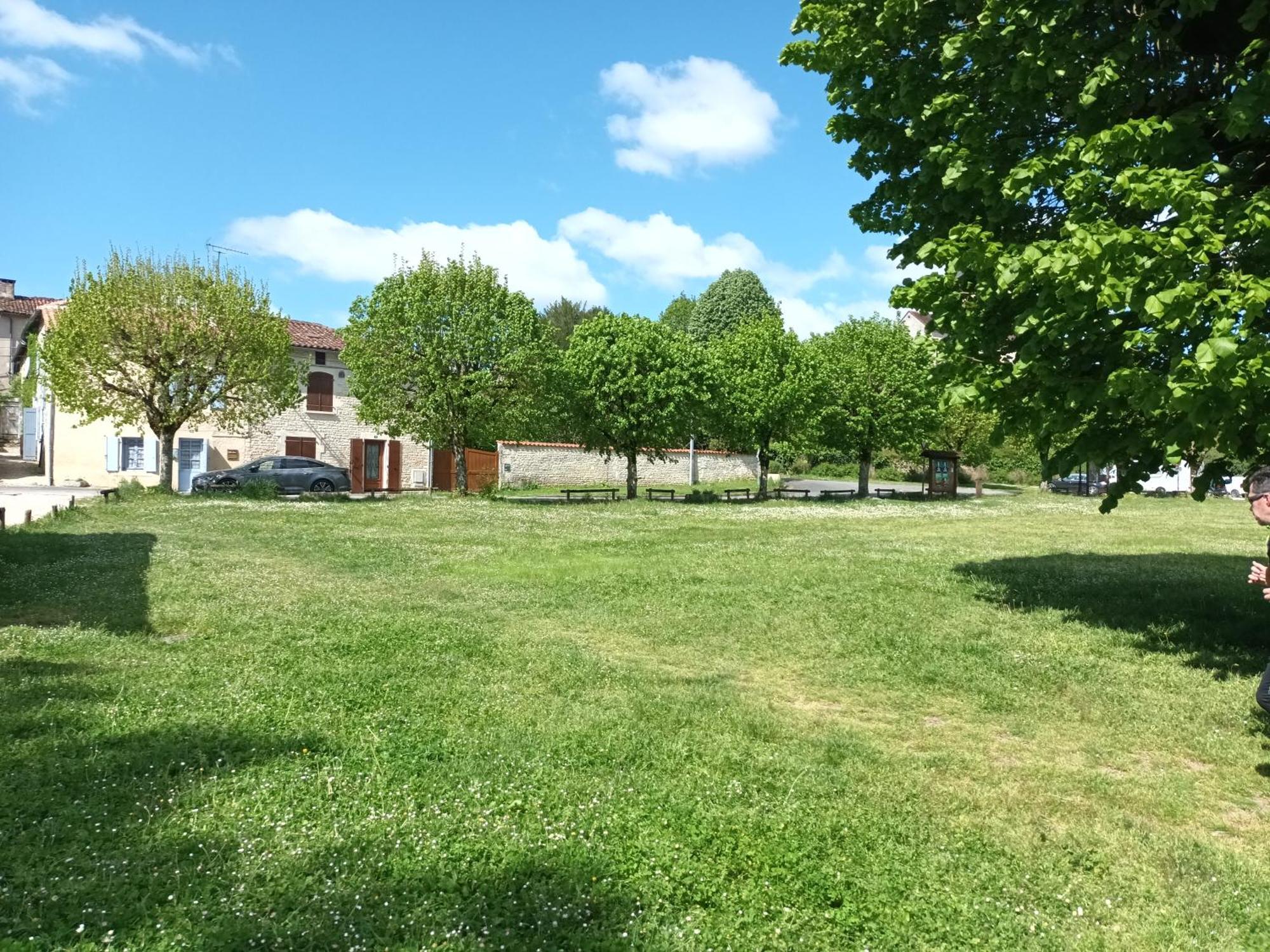 Verteuil-sur-CharenteAu Bord De La Riviere公寓 外观 照片