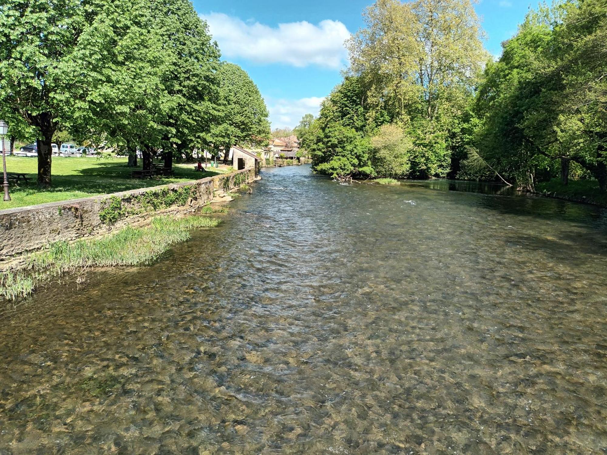 Verteuil-sur-CharenteAu Bord De La Riviere公寓 外观 照片